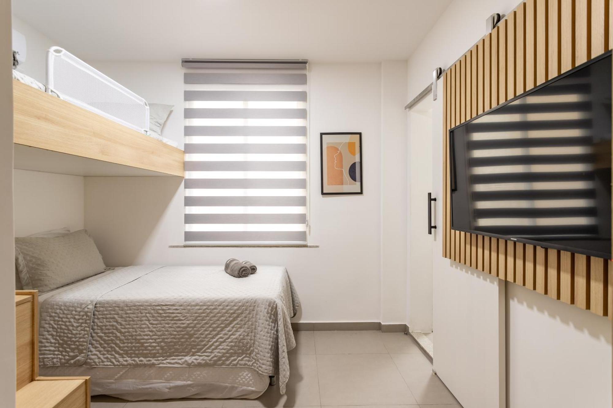 Apartamento Alto Padrao Em Ipanema Com 3 A Uma Quadra Da *